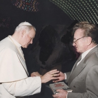 Thomas Blatt with Pope John Paul II.