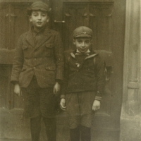 Fred Kahn (right) with his older brother Eric.