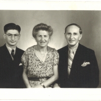 Heinz with his parents in Shangai, 1948.