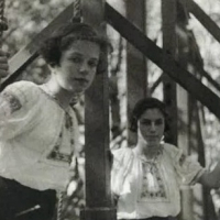 Laureen and her sister Susi, Amsterdam, 1937.